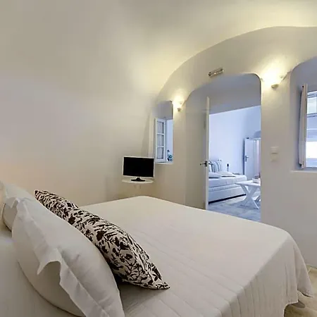 Dream Island Fira (Santorini)