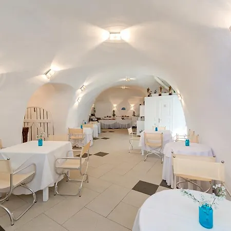Dream Island Fira (Santorini)