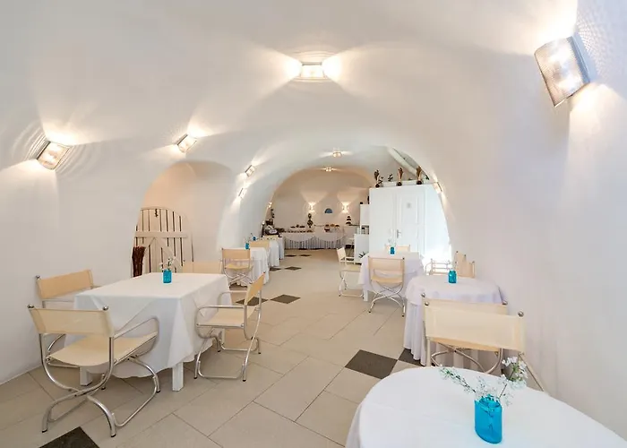 Dream Island Fira (Santorini)