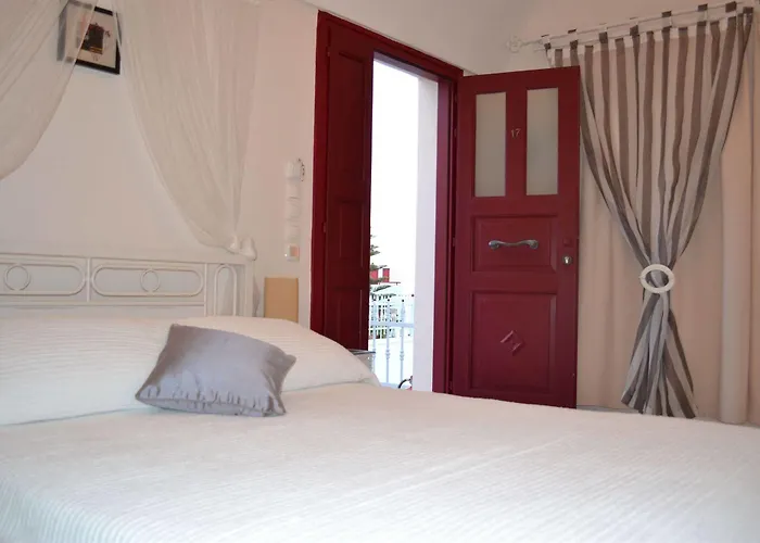 Dream Island Fira (Santorini)