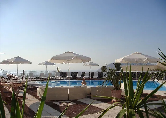 Dream Island Hotel Firá